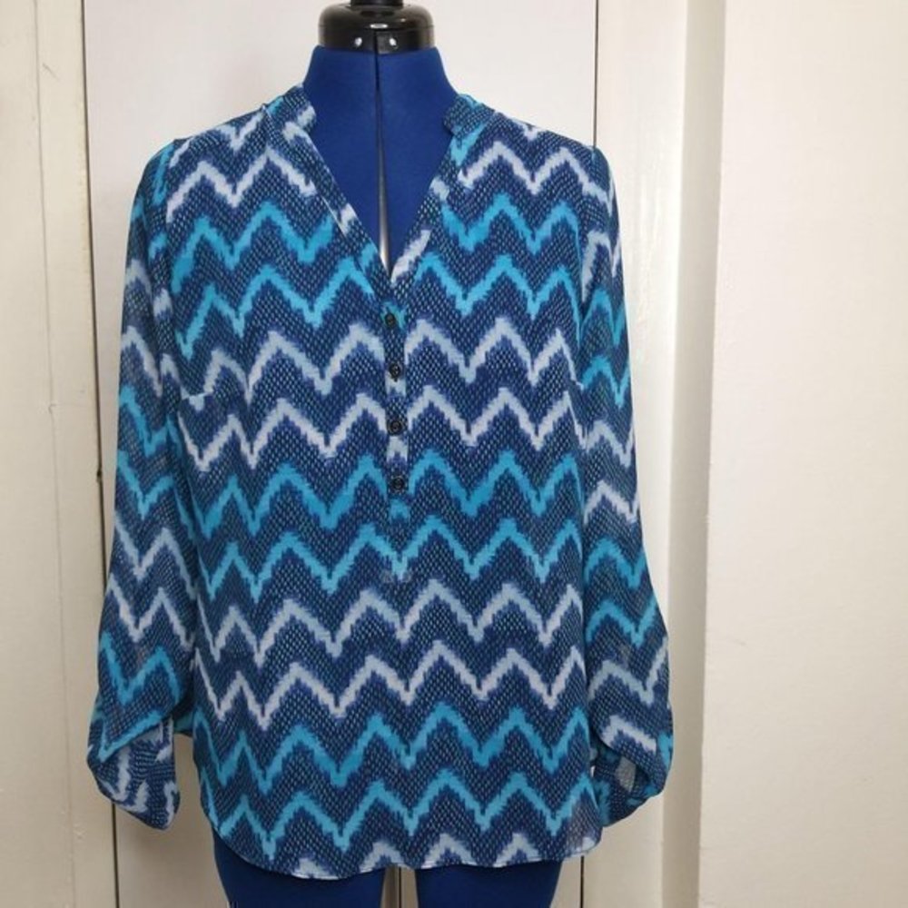 a.n.a. Blue Zig Zag Prints 3/4 Sleeves Blouse M